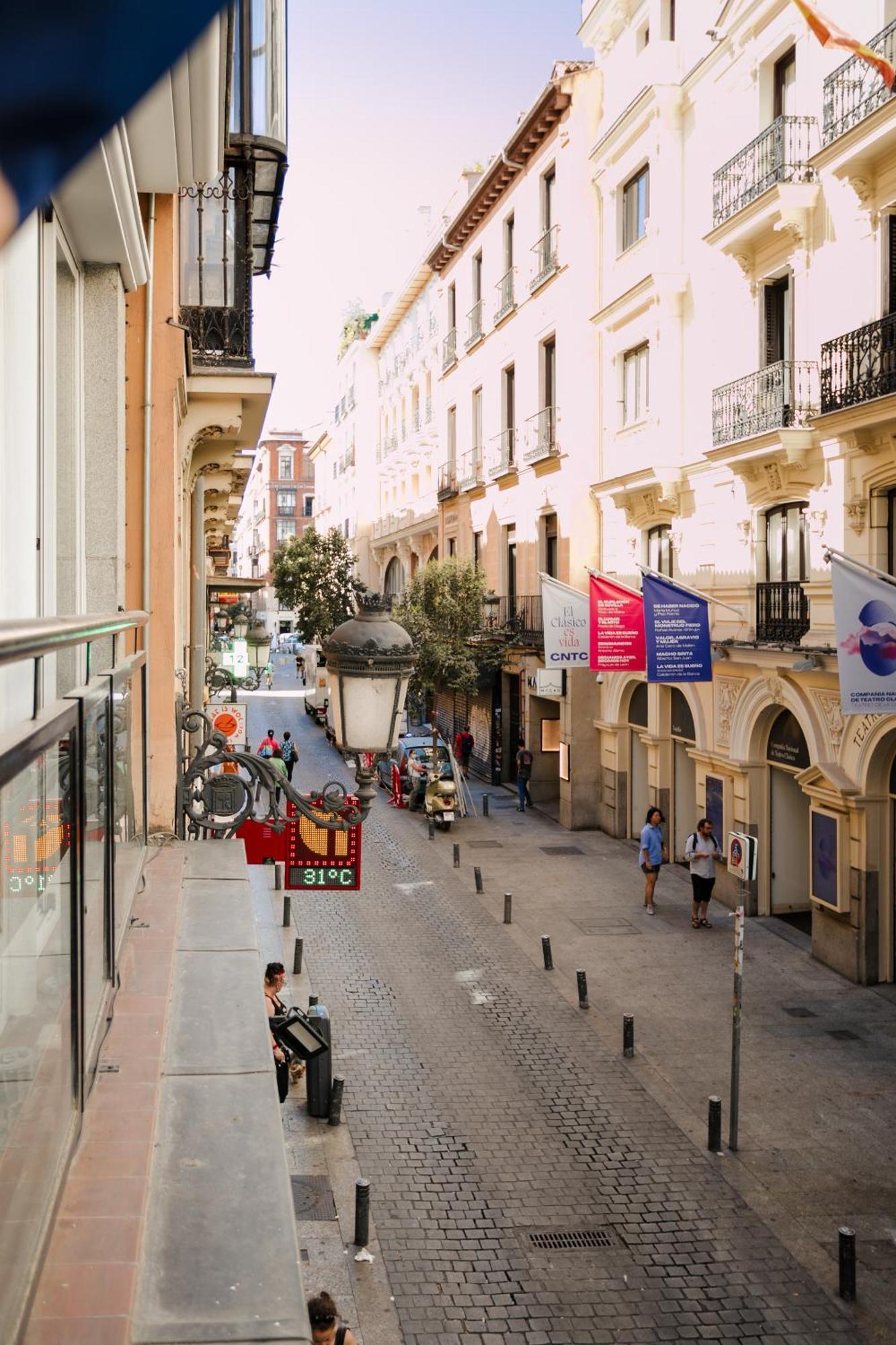 Sonder Santa Ana Aparthotel Madrid Luaran gambar